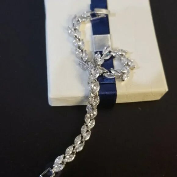 18k White Gold plated Swarovski Women's marquise bracelet - Picture 5 of 11